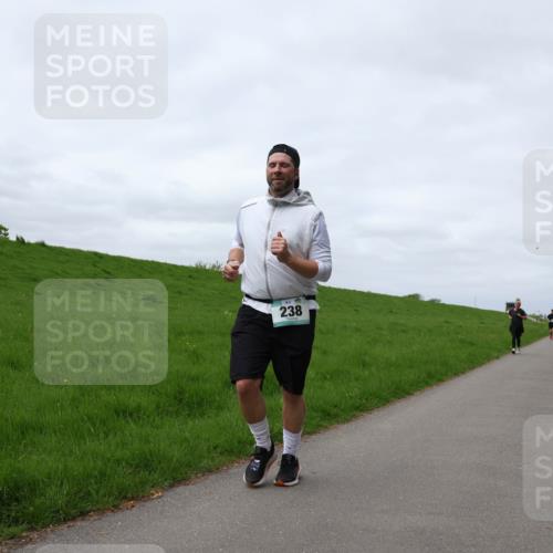 04.05.2025 - 8. Wedeler Halbmarathon Yannick Fuchs http://msf.ph/oto/7824664 04.05.2025 11:53:49 Laufen 238 meine-sportfotos.de