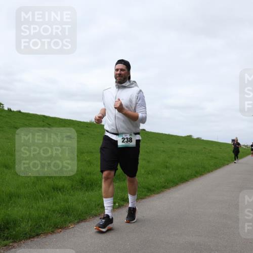 04.05.2025 - 8. Wedeler Halbmarathon Yannick Fuchs http://msf.ph/oto/7824667 04.05.2025 11:53:49 Laufen 238 meine-sportfotos.de