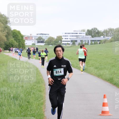 04.05.2025 - 8. Wedeler Halbmarathon Yannick Fuchs http://msf.ph/oto/7824693 04.05.2025 11:11:53 Laufen 814 meine-sportfotos.de