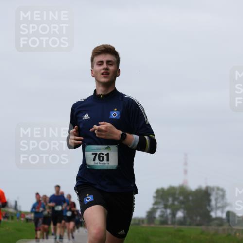 04.05.2025 - 8. Wedeler Halbmarathon Yannick Fuchs http://msf.ph/oto/7824722 04.05.2025 11:31:49 Laufen 437, 761 meine-sportfotos.de