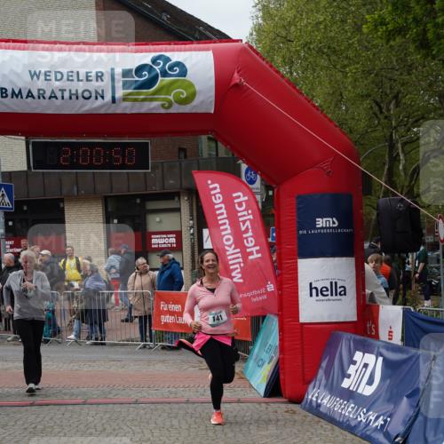 04.05.2025 - 8. Wedeler Halbmarathon Felixshl http://msf.ph/oto/7824737 04.05.2025 12:00:48 Ziel 141, 987, 988, 1177 meine-sportfotos.de