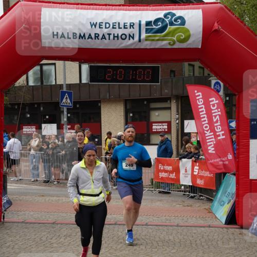 04.05.2025 - 8. Wedeler Halbmarathon Felixshl http://msf.ph/oto/7824945 04.05.2025 12:00:57 Ziel 249, 506, 772, 1177 meine-sportfotos.de