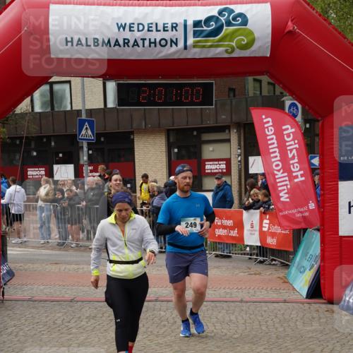 04.05.2025 - 8. Wedeler Halbmarathon Felixshl http://msf.ph/oto/7824962 04.05.2025 12:00:58 Ziel 249, 506, 772, 1021 meine-sportfotos.de