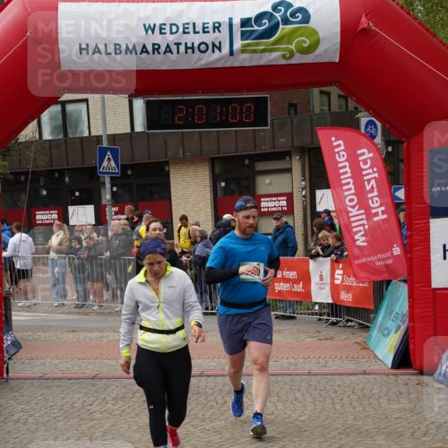 04.05.2025 - 8. Wedeler Halbmarathon Felixshl http://msf.ph/oto/7824973 04.05.2025 12:00:58 Ziel 249, 506, 772, 1021 meine-sportfotos.de