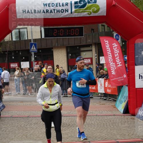 04.05.2025 - 8. Wedeler Halbmarathon Felixshl http://msf.ph/oto/7824992 04.05.2025 12:00:58 Ziel 249, 506, 772, 1021 meine-sportfotos.de