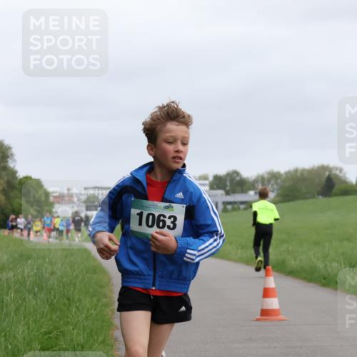 04.05.2025 - 8. Wedeler Halbmarathon Yannick Fuchs http://msf.ph/oto/7825006 04.05.2025 11:12:18 Laufen 1063 meine-sportfotos.de