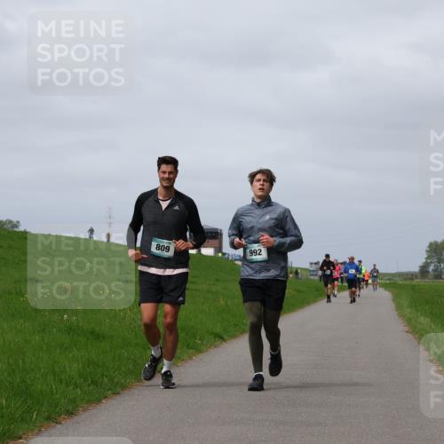 04.05.2025 - 8. Wedeler Halbmarathon Yannick Fuchs http://msf.ph/oto/7825136 04.05.2025 11:54:19 Laufen 809, 992 meine-sportfotos.de