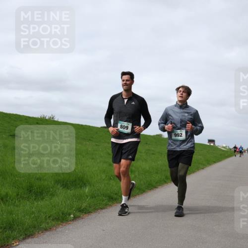 04.05.2025 - 8. Wedeler Halbmarathon Yannick Fuchs http://msf.ph/oto/7825201 04.05.2025 11:54:23 Laufen 809, 992 meine-sportfotos.de