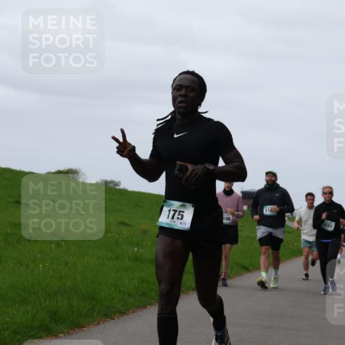 04.05.2025 - 8. Wedeler Halbmarathon Yannick Fuchs http://msf.ph/oto/7825302 04.05.2025 11:32:17 Laufen 175, 71, 186, 11, 1031 meine-sportfotos.de
