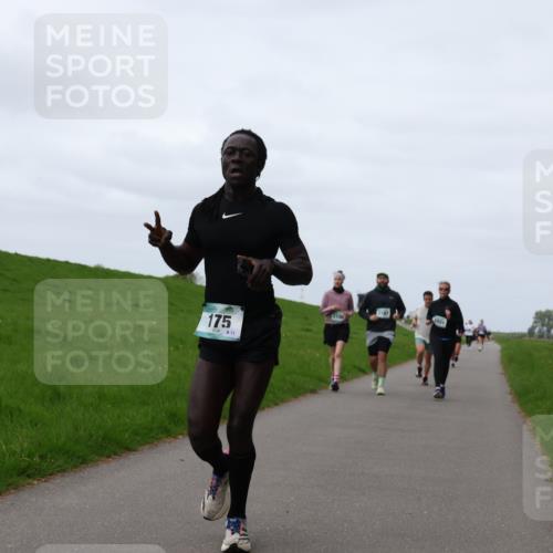04.05.2025 - 8. Wedeler Halbmarathon Yannick Fuchs http://msf.ph/oto/7825329 04.05.2025 11:32:17 Laufen 175, 1106 meine-sportfotos.de