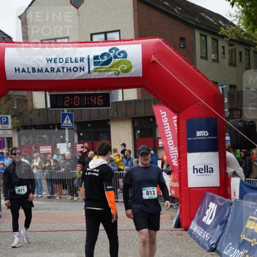 04.05.2025 - 8. Wedeler Halbmarathon Felixshl http://msf.ph/oto/7825371 04.05.2025 12:01:43 Ziel 428, 813 meine-sportfotos.de