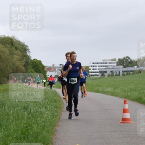 04.05.2025 - 8. Wedeler Halbmarathon Yannick Fuchs http://msf.ph/oto/7825382 04.05.2025 11:12:47 Laufen 1058 meine-sportfotos.de