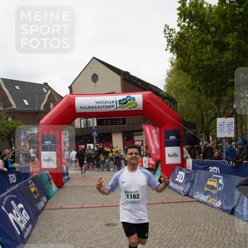 04.05.2025 - 8. Wedeler Halbmarathon Felixshl http://msf.ph/oto/7825480 04.05.2025 12:01:55 Ziel 997, 1162 meine-sportfotos.de