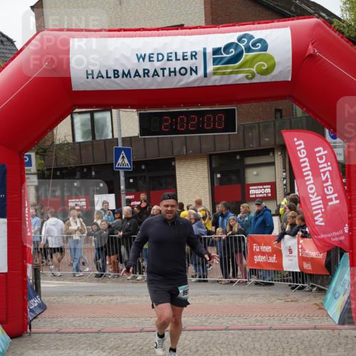 04.05.2025 - 8. Wedeler Halbmarathon Felixshl http://msf.ph/oto/7825526 04.05.2025 12:01:58 Ziel 997, 1162 meine-sportfotos.de