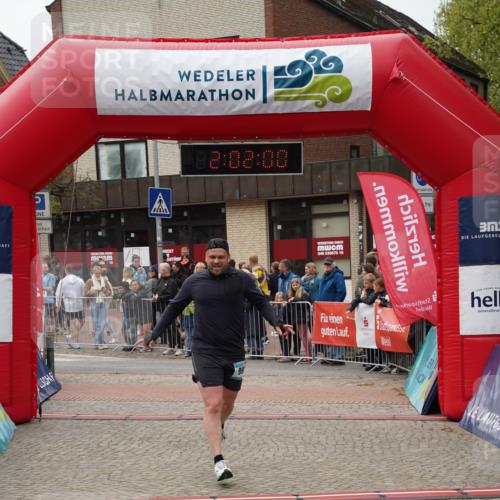 04.05.2025 - 8. Wedeler Halbmarathon Felixshl http://msf.ph/oto/7825536 04.05.2025 12:01:58 Ziel 997, 1162 meine-sportfotos.de