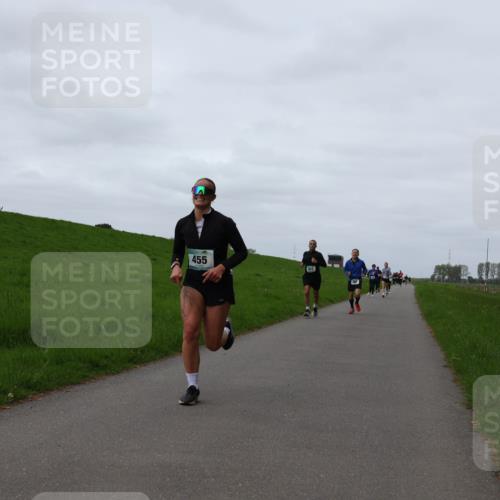 04.05.2025 - 8. Wedeler Halbmarathon Yannick Fuchs http://msf.ph/oto/7825541 04.05.2025 11:32:27 Laufen 455, 471 meine-sportfotos.de