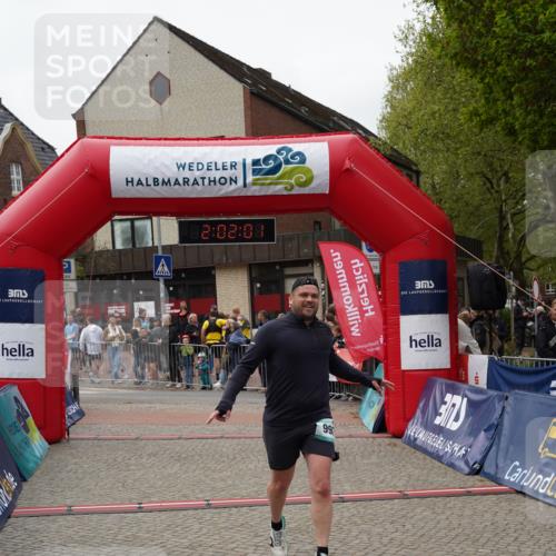 04.05.2025 - 8. Wedeler Halbmarathon Felixshl http://msf.ph/oto/7825571 04.05.2025 12:01:59 Ziel 997, 1162 meine-sportfotos.de