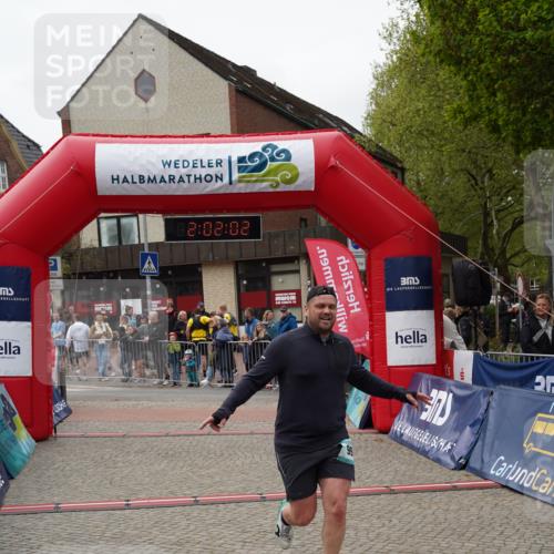 04.05.2025 - 8. Wedeler Halbmarathon Felixshl http://msf.ph/oto/7825579 04.05.2025 12:01:59 Ziel 997, 1162 meine-sportfotos.de