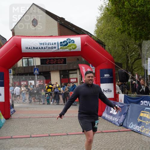 04.05.2025 - 8. Wedeler Halbmarathon Felixshl http://msf.ph/oto/7825591 04.05.2025 12:02:00 Ziel 997 meine-sportfotos.de