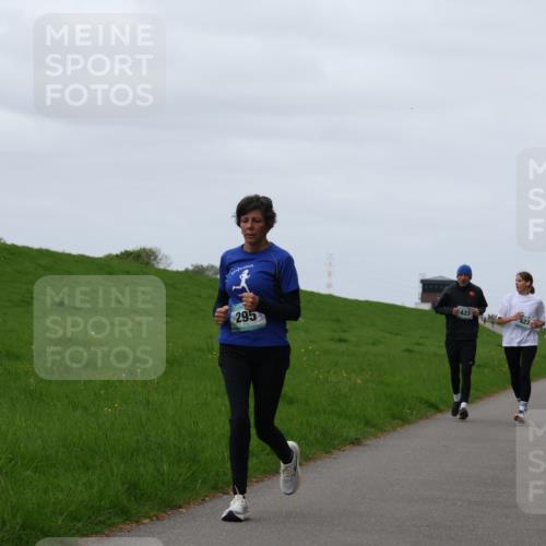 04.05.2025 - 8. Wedeler Halbmarathon Yannick Fuchs http://msf.ph/oto/7825744 04.05.2025 11:32:39 Laufen 295, 423 meine-sportfotos.de