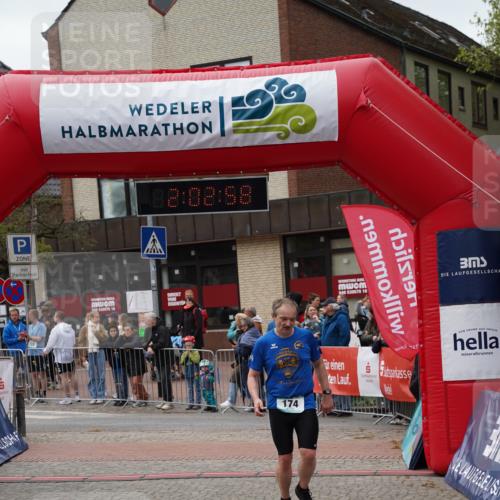 04.05.2025 - 8. Wedeler Halbmarathon Felixshl http://msf.ph/oto/7825932 04.05.2025 12:02:56 Ziel 174, 326 meine-sportfotos.de