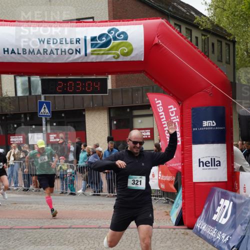 04.05.2025 - 8. Wedeler Halbmarathon Felixshl http://msf.ph/oto/7826017 04.05.2025 12:03:02 Ziel 266, 321, 1098 meine-sportfotos.de