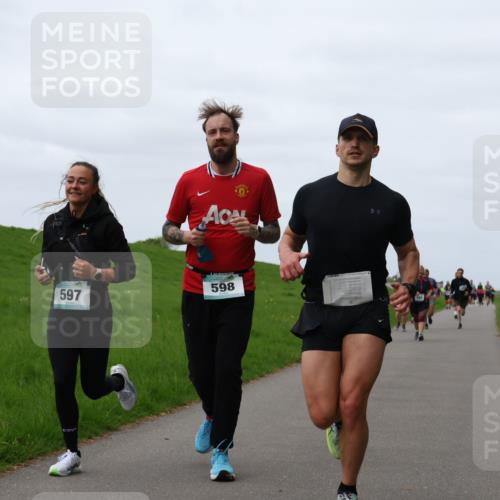 04.05.2025 - 8. Wedeler Halbmarathon Yannick Fuchs http://msf.ph/oto/7826042 04.05.2025 11:33:05 Laufen 597, 598 meine-sportfotos.de