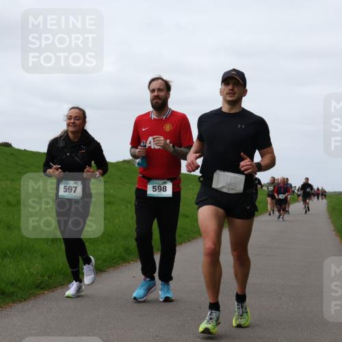04.05.2025 - 8. Wedeler Halbmarathon Yannick Fuchs http://msf.ph/oto/7826051 04.05.2025 11:33:05 Laufen 597, 598 meine-sportfotos.de