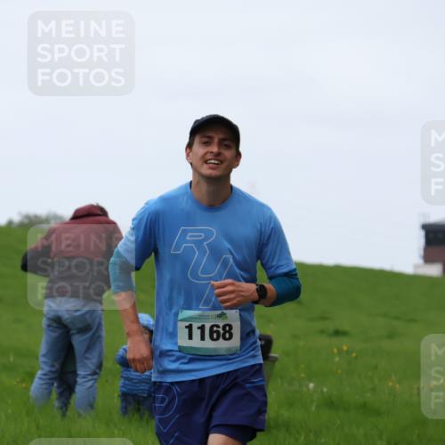 04.05.2025 - 8. Wedeler Halbmarathon Yannick Fuchs http://msf.ph/oto/7826053 04.05.2025 11:13:16 Laufen 1168 meine-sportfotos.de