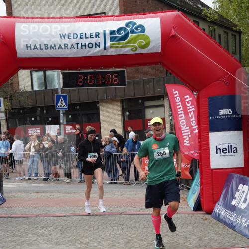 04.05.2025 - 8. Wedeler Halbmarathon Felixshl http://msf.ph/oto/7826055 04.05.2025 12:03:04 Ziel 266, 321, 1098 meine-sportfotos.de