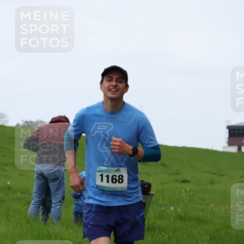 04.05.2025 - 8. Wedeler Halbmarathon Yannick Fuchs http://msf.ph/oto/7826057 04.05.2025 11:13:16 Laufen 1168 meine-sportfotos.de