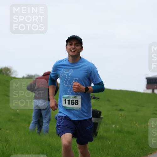 04.05.2025 - 8. Wedeler Halbmarathon Yannick Fuchs http://msf.ph/oto/7826061 04.05.2025 11:13:16 Laufen 1168 meine-sportfotos.de