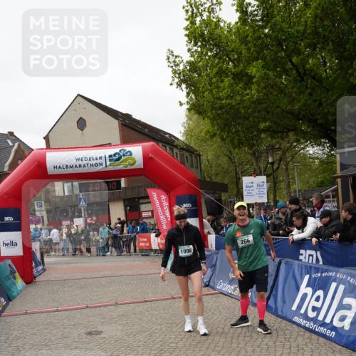 04.05.2025 - 8. Wedeler Halbmarathon Felixshl http://msf.ph/oto/7826154 04.05.2025 12:03:07 Ziel 266, 321, 1098 meine-sportfotos.de