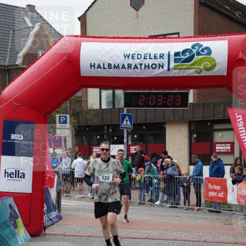 04.05.2025 - 8. Wedeler Halbmarathon Felixshl http://msf.ph/oto/7826214 04.05.2025 12:03:21 Ziel 122, 673 meine-sportfotos.de