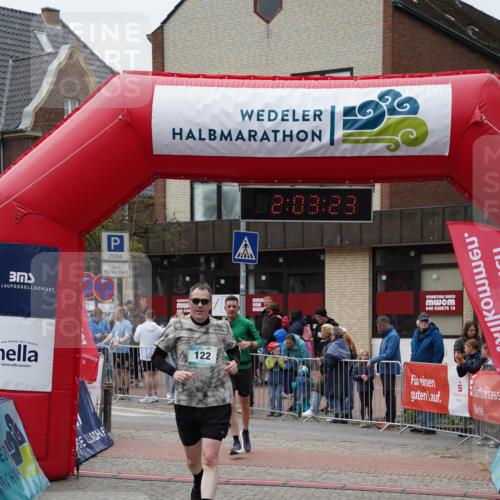 04.05.2025 - 8. Wedeler Halbmarathon Felixshl http://msf.ph/oto/7826224 04.05.2025 12:03:21 Ziel 122, 673 meine-sportfotos.de