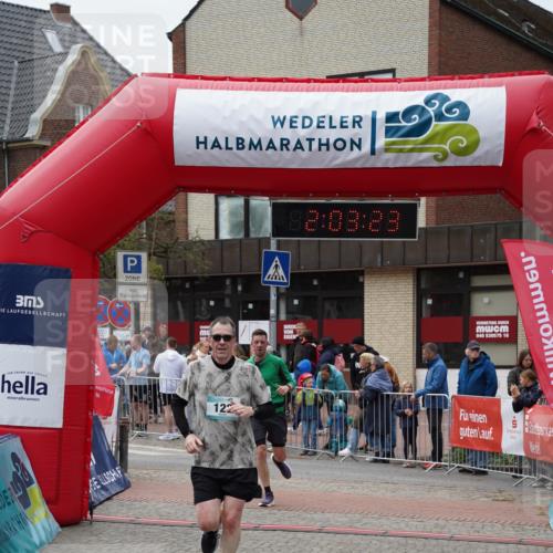 04.05.2025 - 8. Wedeler Halbmarathon Felixshl http://msf.ph/oto/7826234 04.05.2025 12:03:21 Ziel 122, 673 meine-sportfotos.de