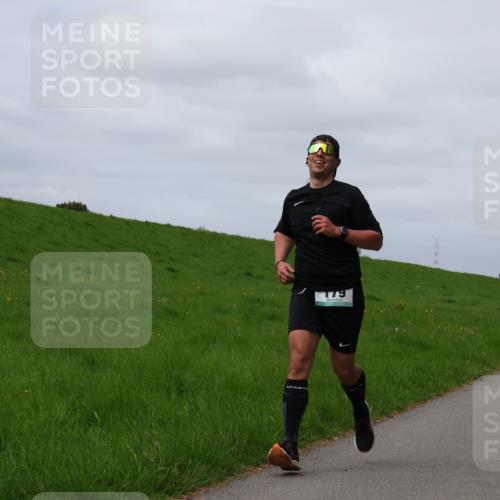 04.05.2025 - 8. Wedeler Halbmarathon Yannick Fuchs http://msf.ph/oto/7826298 04.05.2025 11:55:33 Laufen 179 meine-sportfotos.de
