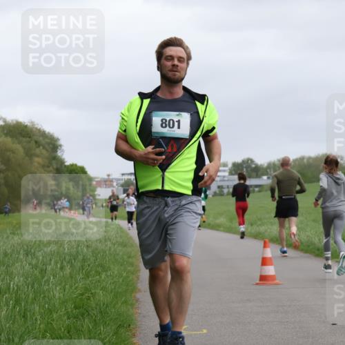 04.05.2025 - 8. Wedeler Halbmarathon Yannick Fuchs http://msf.ph/oto/7826315 04.05.2025 11:13:34 Laufen 801 meine-sportfotos.de