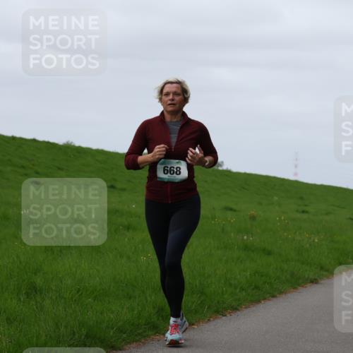 04.05.2025 - 8. Wedeler Halbmarathon Yannick Fuchs http://msf.ph/oto/7826337 04.05.2025 11:33:19 Laufen 668 meine-sportfotos.de