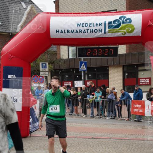 04.05.2025 - 8. Wedeler Halbmarathon Felixshl http://msf.ph/oto/7826352 04.05.2025 12:03:25 Ziel 122, 673 meine-sportfotos.de