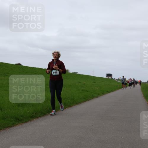 04.05.2025 - 8. Wedeler Halbmarathon Yannick Fuchs http://msf.ph/oto/7826360 04.05.2025 11:33:20 Laufen 668 meine-sportfotos.de