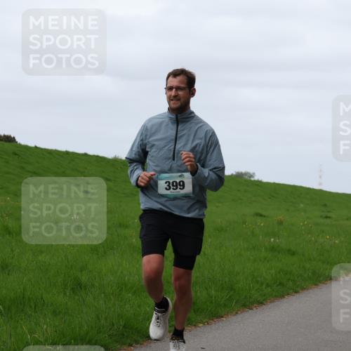 04.05.2025 - 8. Wedeler Halbmarathon Yannick Fuchs http://msf.ph/oto/7826450 04.05.2025 11:33:29 Laufen 399 meine-sportfotos.de