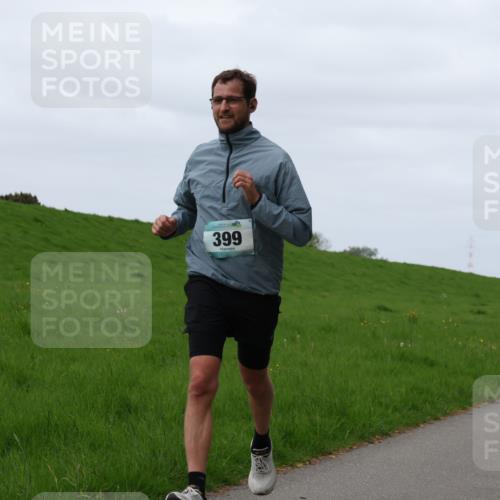 04.05.2025 - 8. Wedeler Halbmarathon Yannick Fuchs http://msf.ph/oto/7826456 04.05.2025 11:33:30 Laufen 399, 376 meine-sportfotos.de