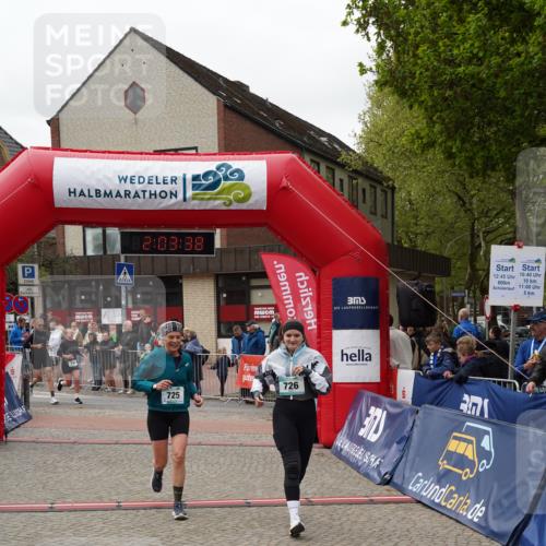 04.05.2025 - 8. Wedeler Halbmarathon Felixshl http://msf.ph/oto/7826503 04.05.2025 12:03:36 Ziel 449, 725, 733, 734 meine-sportfotos.de