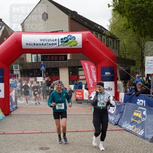 04.05.2025 - 8. Wedeler Halbmarathon Felixshl http://msf.ph/oto/7826535 04.05.2025 12:03:37 Ziel 449, 725, 733, 734 meine-sportfotos.de