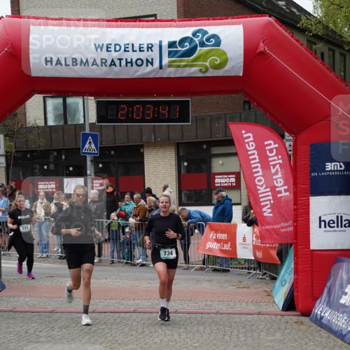 04.05.2025 - 8. Wedeler Halbmarathon Felixshl http://msf.ph/oto/7826577 04.05.2025 12:03:39 Ziel 725, 733, 734, 771 meine-sportfotos.de