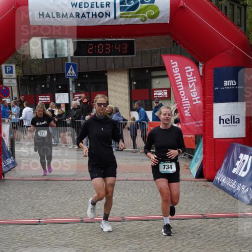 04.05.2025 - 8. Wedeler Halbmarathon Felixshl http://msf.ph/oto/7826646 04.05.2025 12:03:41 Ziel 725, 733, 734, 771 meine-sportfotos.de