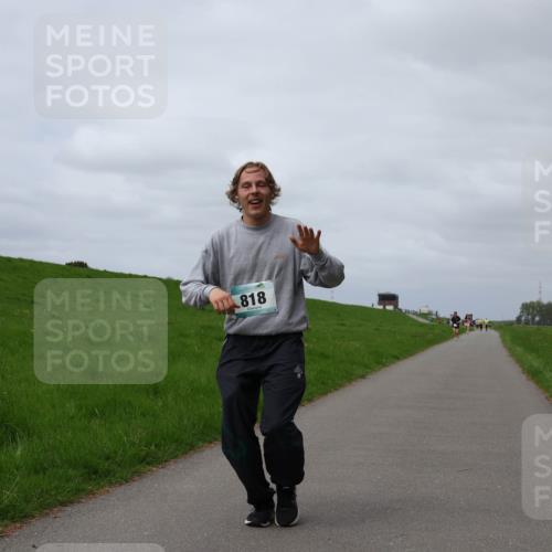 04.05.2025 - 8. Wedeler Halbmarathon Yannick Fuchs http://msf.ph/oto/7826789 04.05.2025 11:55:49 Laufen 818 meine-sportfotos.de