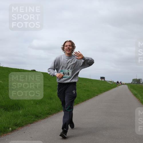 04.05.2025 - 8. Wedeler Halbmarathon Yannick Fuchs http://msf.ph/oto/7826802 04.05.2025 11:55:50 Laufen 818 meine-sportfotos.de