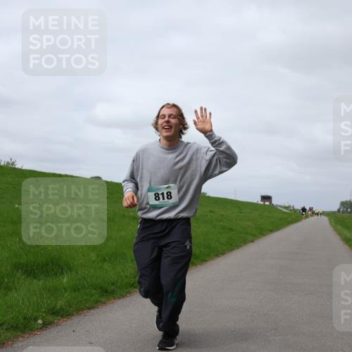 04.05.2025 - 8. Wedeler Halbmarathon Yannick Fuchs http://msf.ph/oto/7826808 04.05.2025 11:55:50 Laufen 818 meine-sportfotos.de